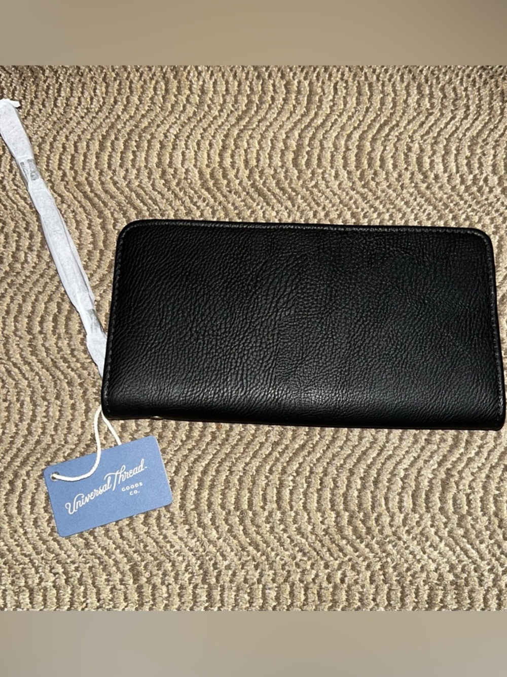 Universal Thread Black Pebbled Zip Wallet